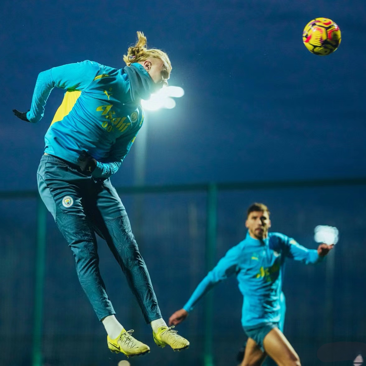 冲刺阶段曼城战术微调：亚冠节点到来；质疑声仍在；控场能力受关注